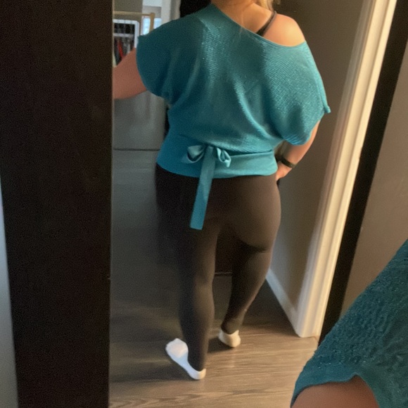 Gorgeous, unique CK top sz M - Picture 10 of 10